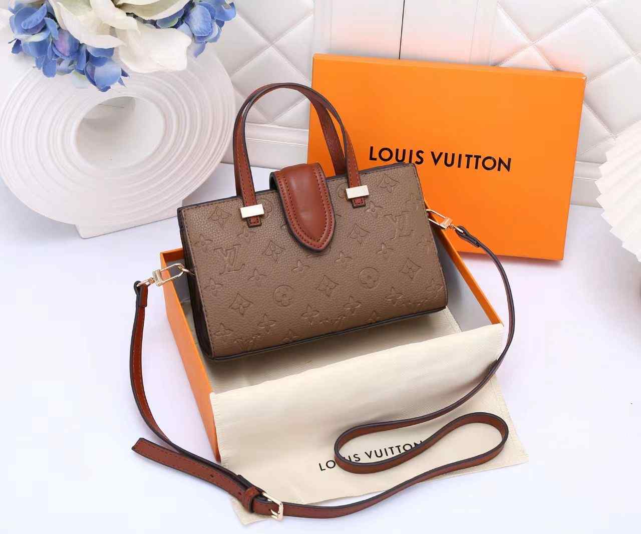 LV Bag 23 cm
