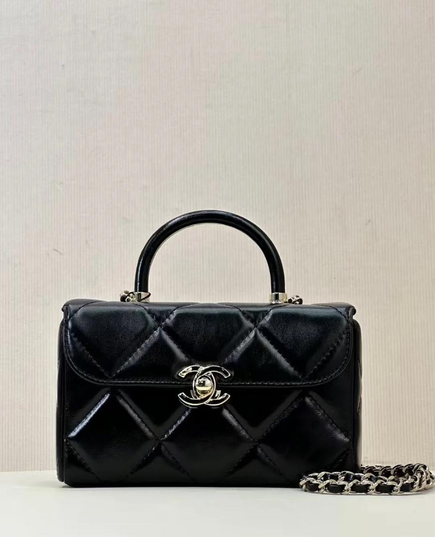 Black quilted handbag with gold chain