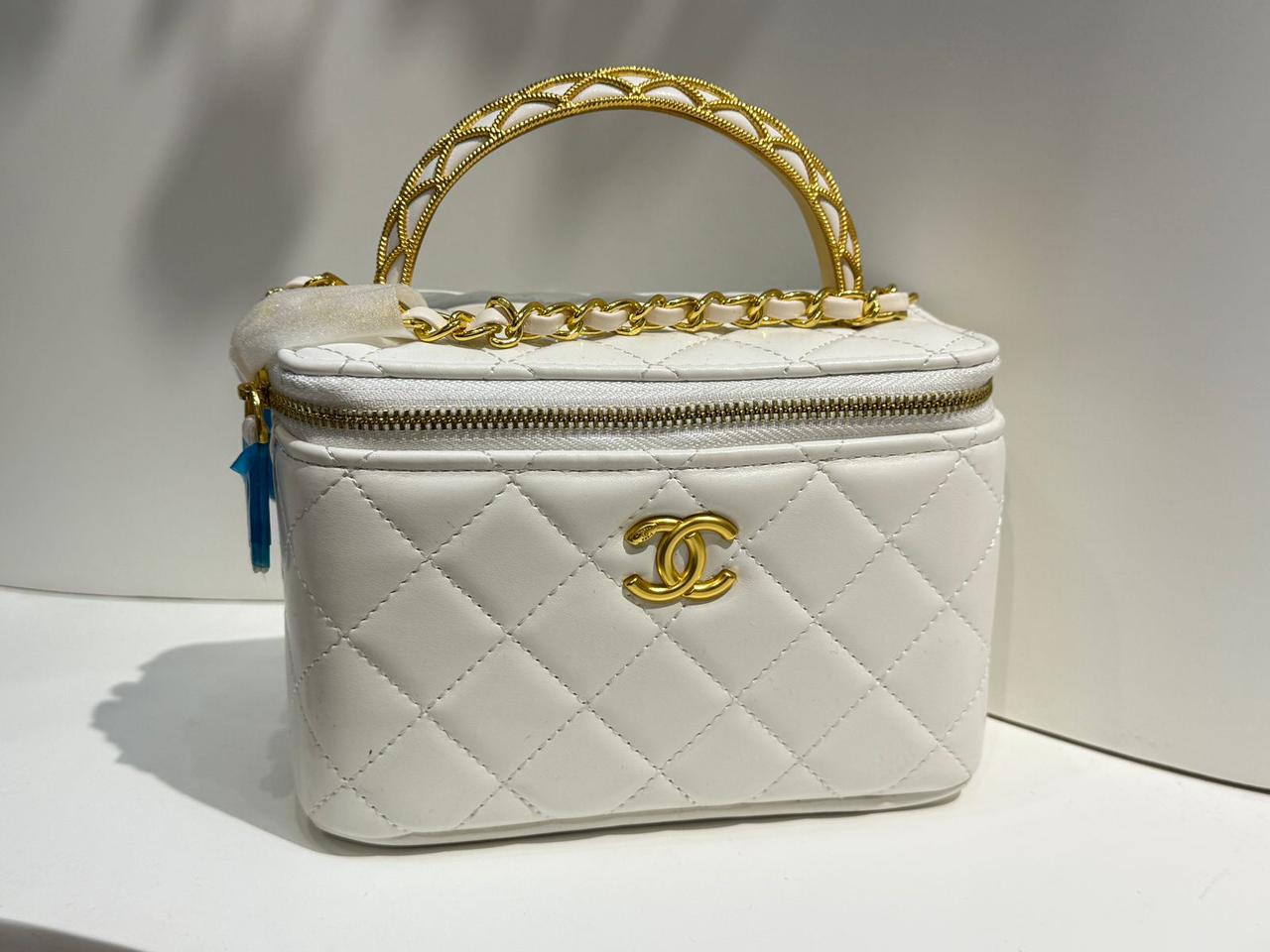 White quilted handbag with gold handle