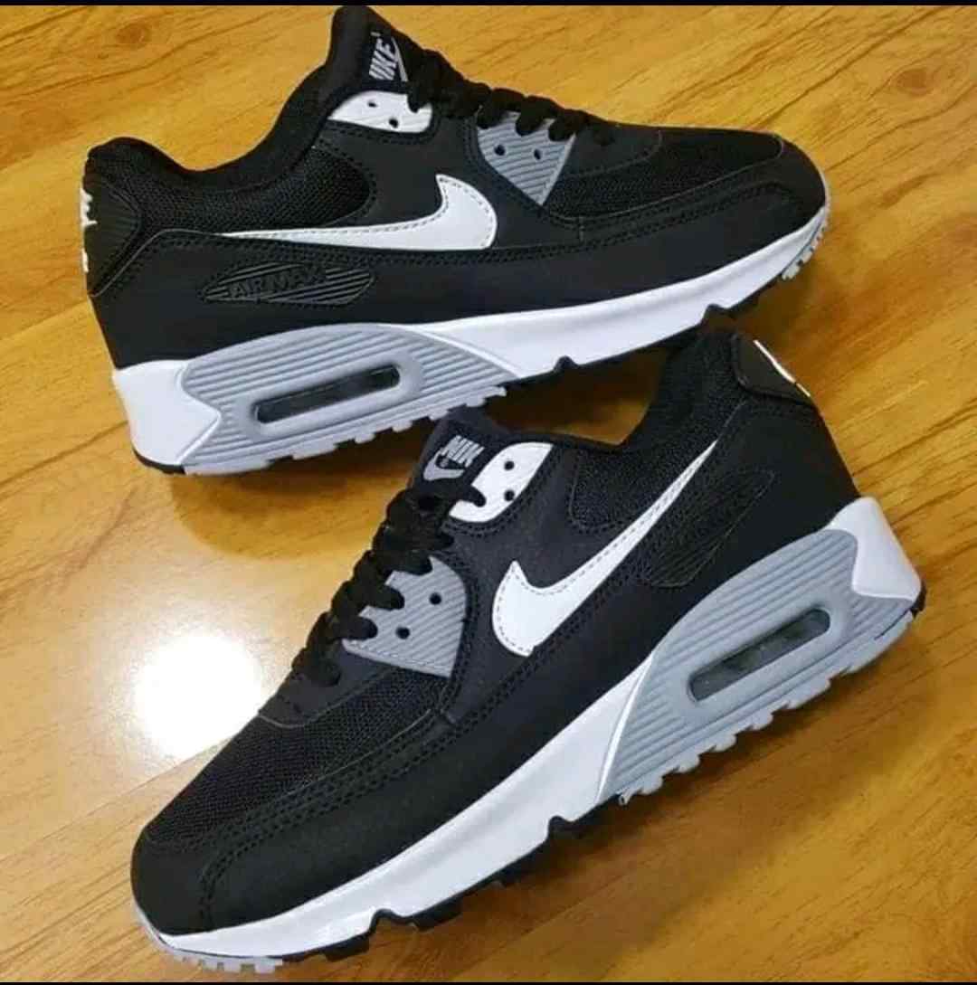 Nike AIR MAX