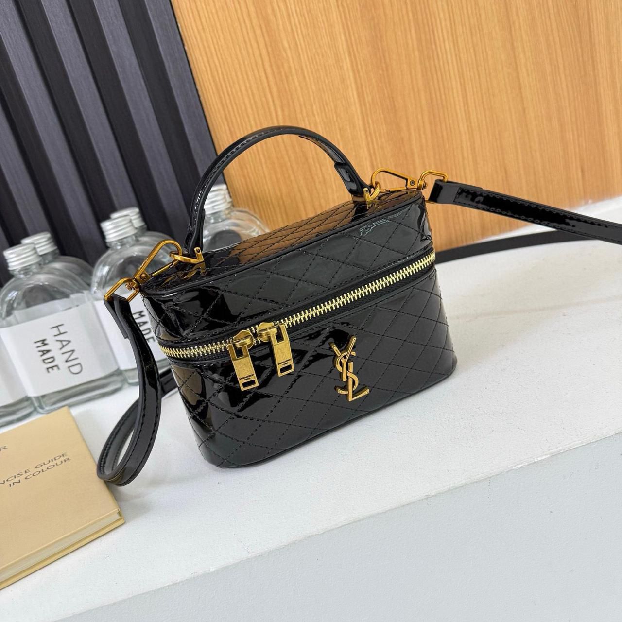 women's Resin plain Hand Bag||The best quality Hand Bags. Best Quality Bags