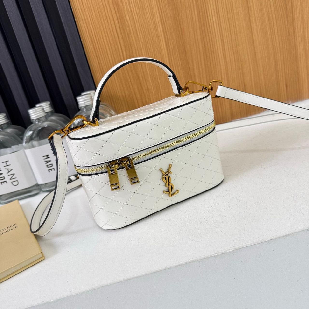 women's Resin plain Hand Bag||The best quality Hand Bags. Best Quality Bags