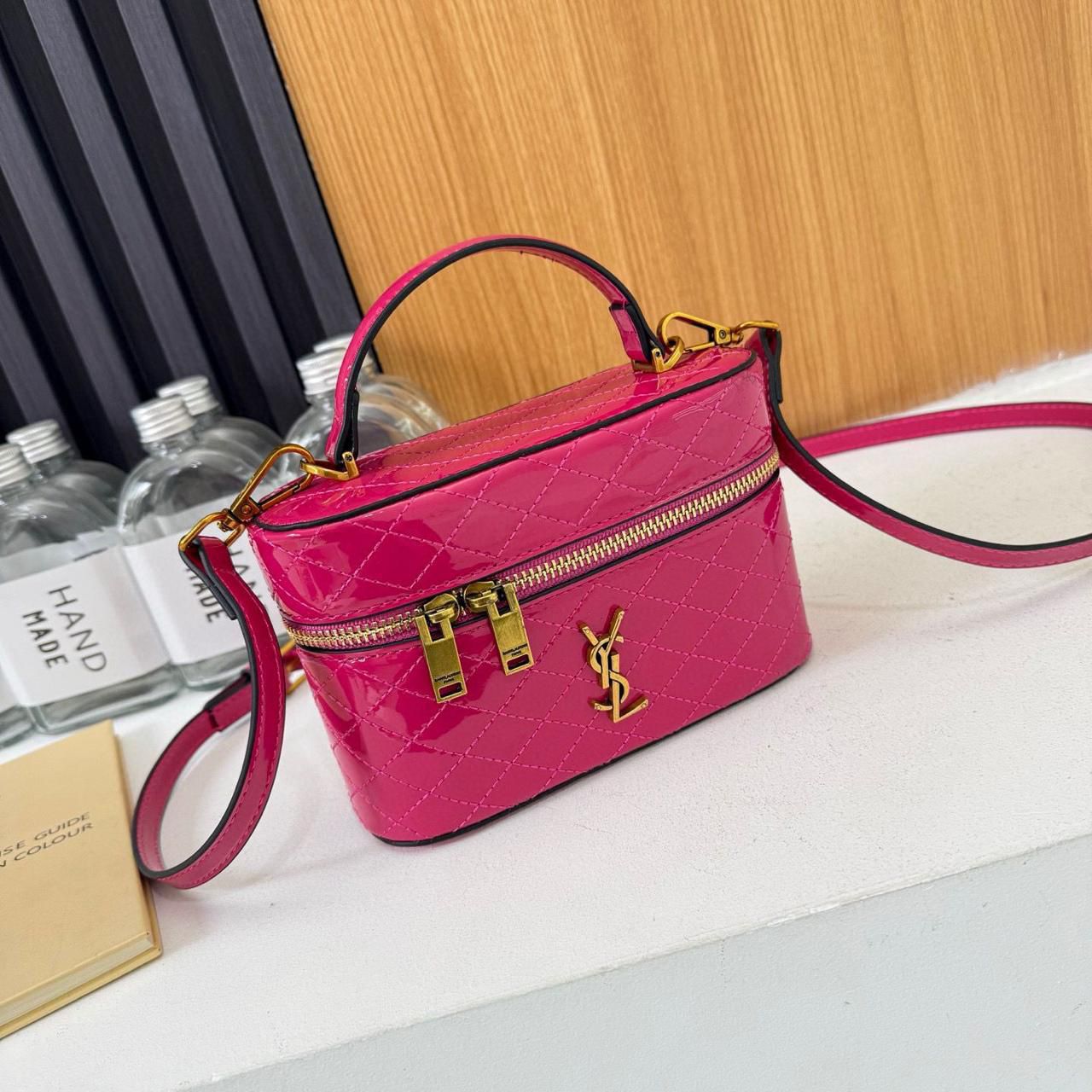 women's Resin plain Hand Bag||The best quality Hand Bags. Best Quality Bags