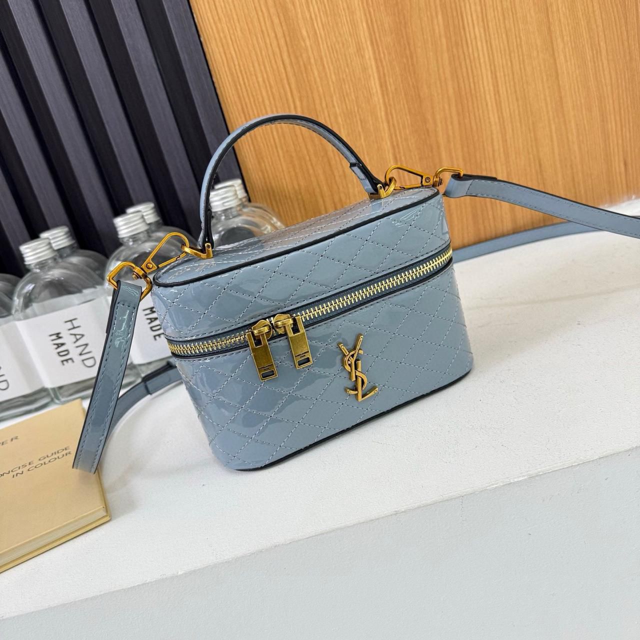 women's Resin plain Hand Bag||The best quality Hand Bags. Best Quality Bags