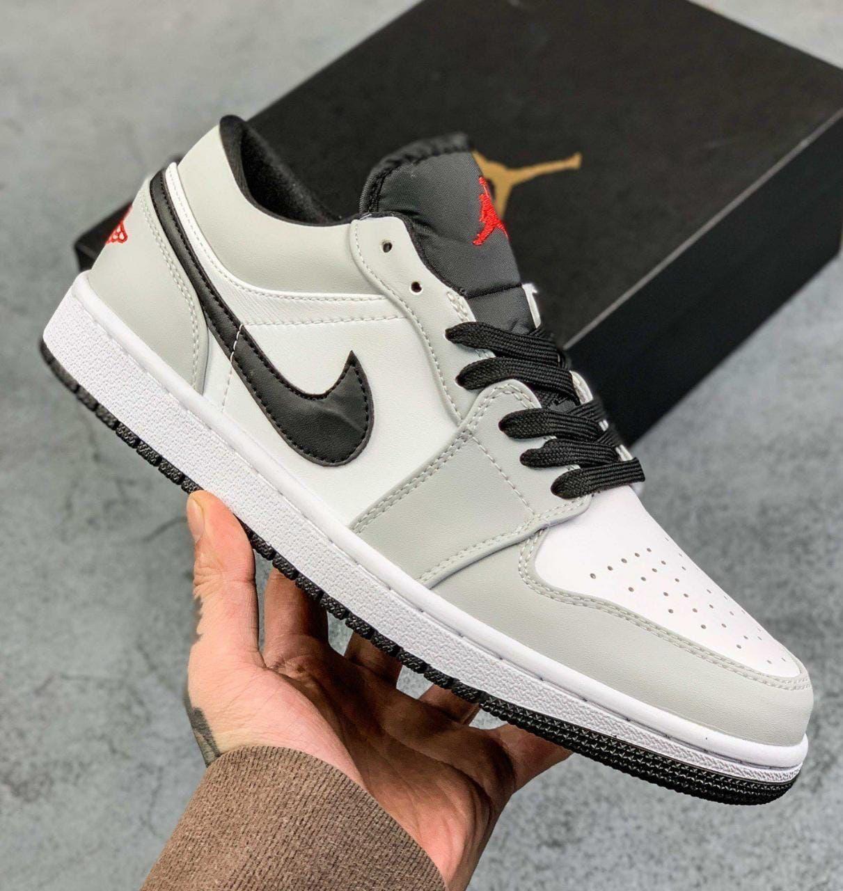 Premium Casual Sneakers - Lightweight Comfortable Walking Shoes for Men & Women"