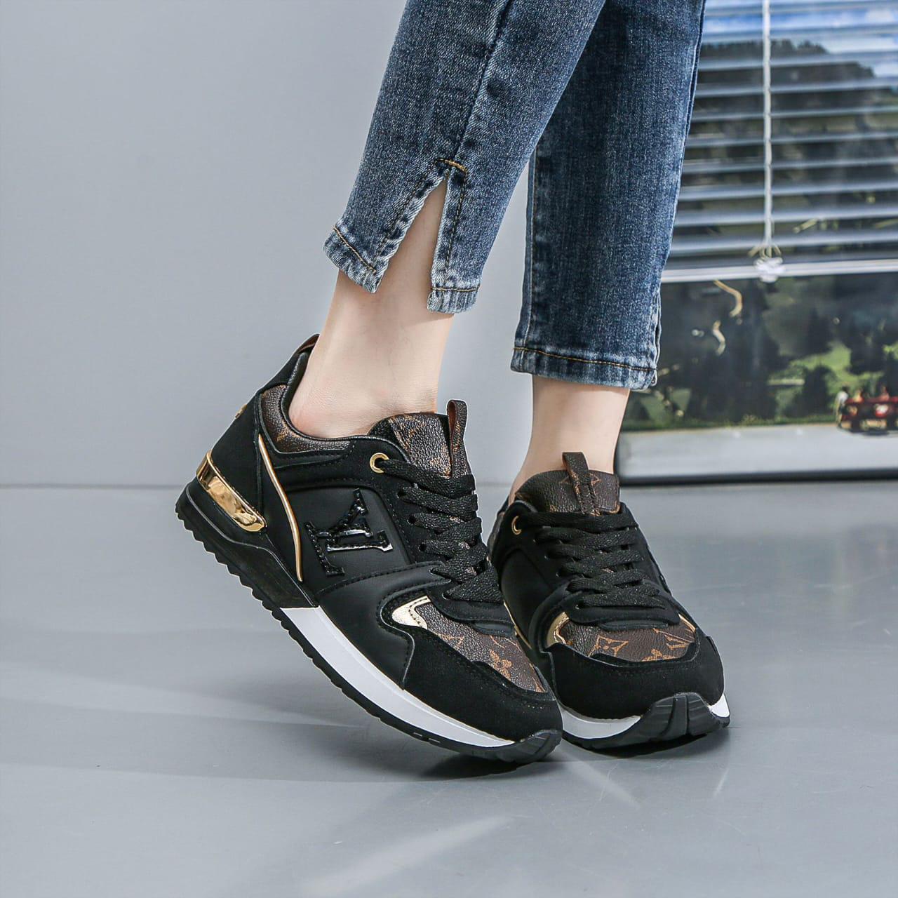 Premium Casual Sneakers - Lightweight Comfortable Walking Shoes for Men & Women"